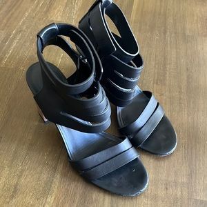 Vince 38 Frieda strappy block